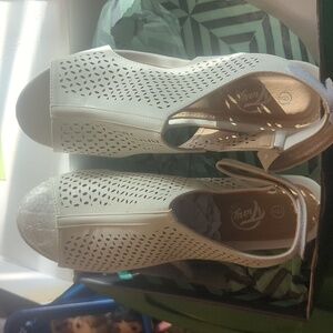 Trary Off White Wedge Size 9 NIB